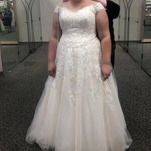 David's Bridal White Lace Wedding Dress